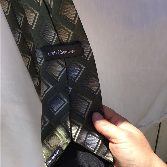 Croft & Barrow Green and Gray 100% Silk Tie - 60” - Picture 4 of 6